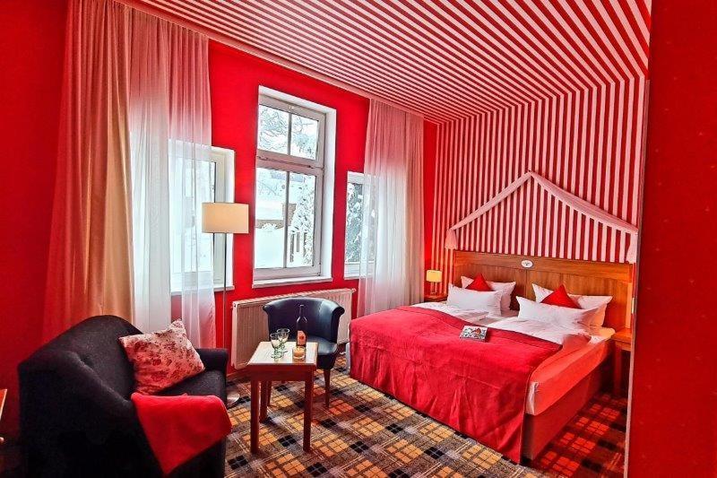 Hotel Schieferhof - Glaslust Neuhaus am Rennweg Bagian luar foto