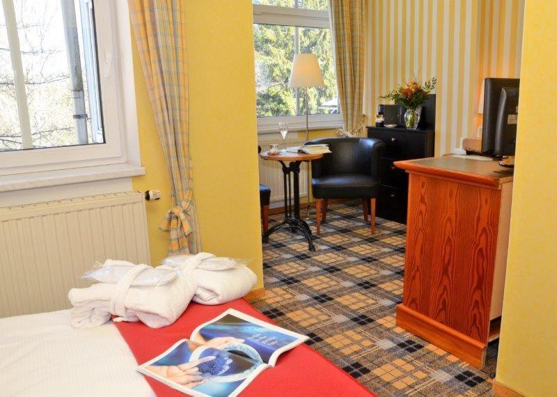 Hotel Schieferhof - Glaslust Neuhaus am Rennweg Bagian luar foto