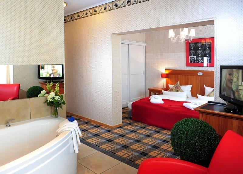 Hotel Schieferhof - Glaslust Neuhaus am Rennweg Bagian luar foto