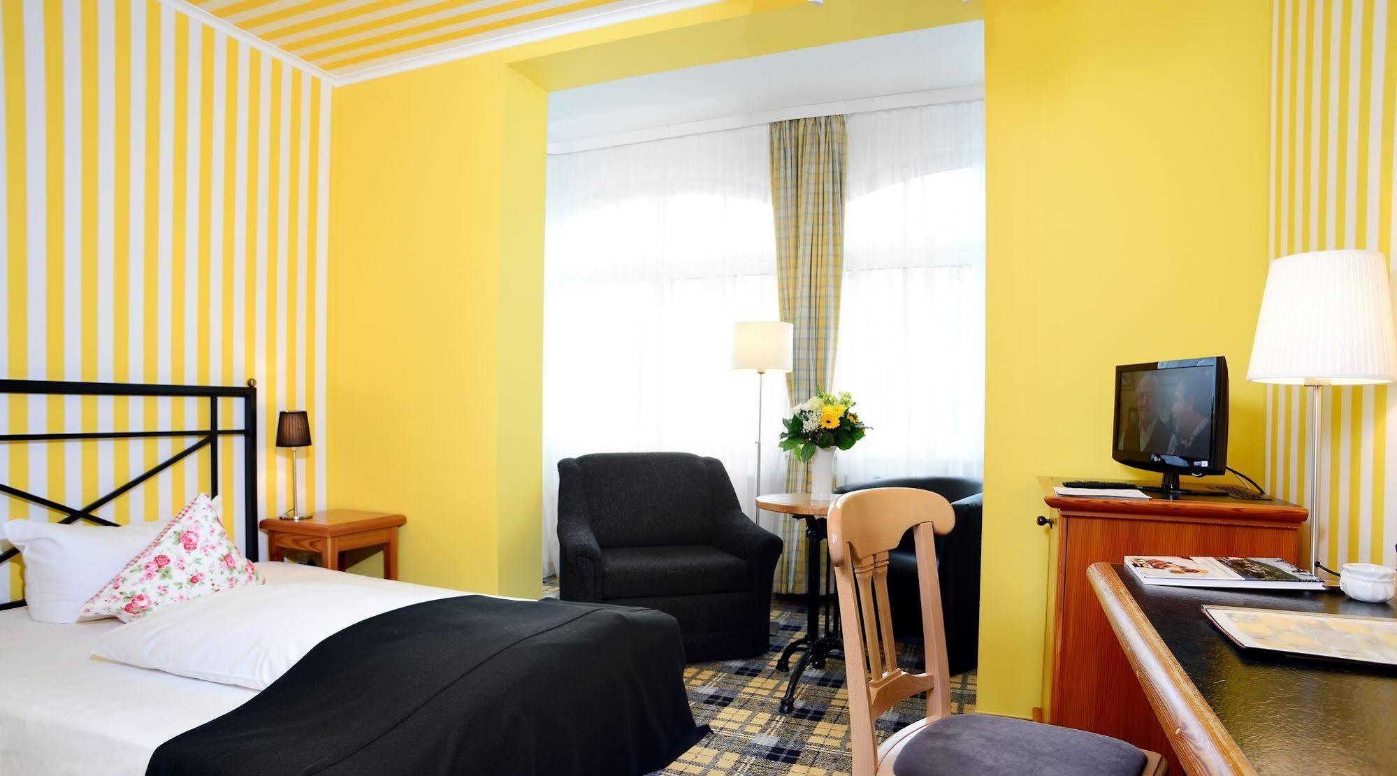 Hotel Schieferhof - Glaslust Neuhaus am Rennweg Bagian luar foto