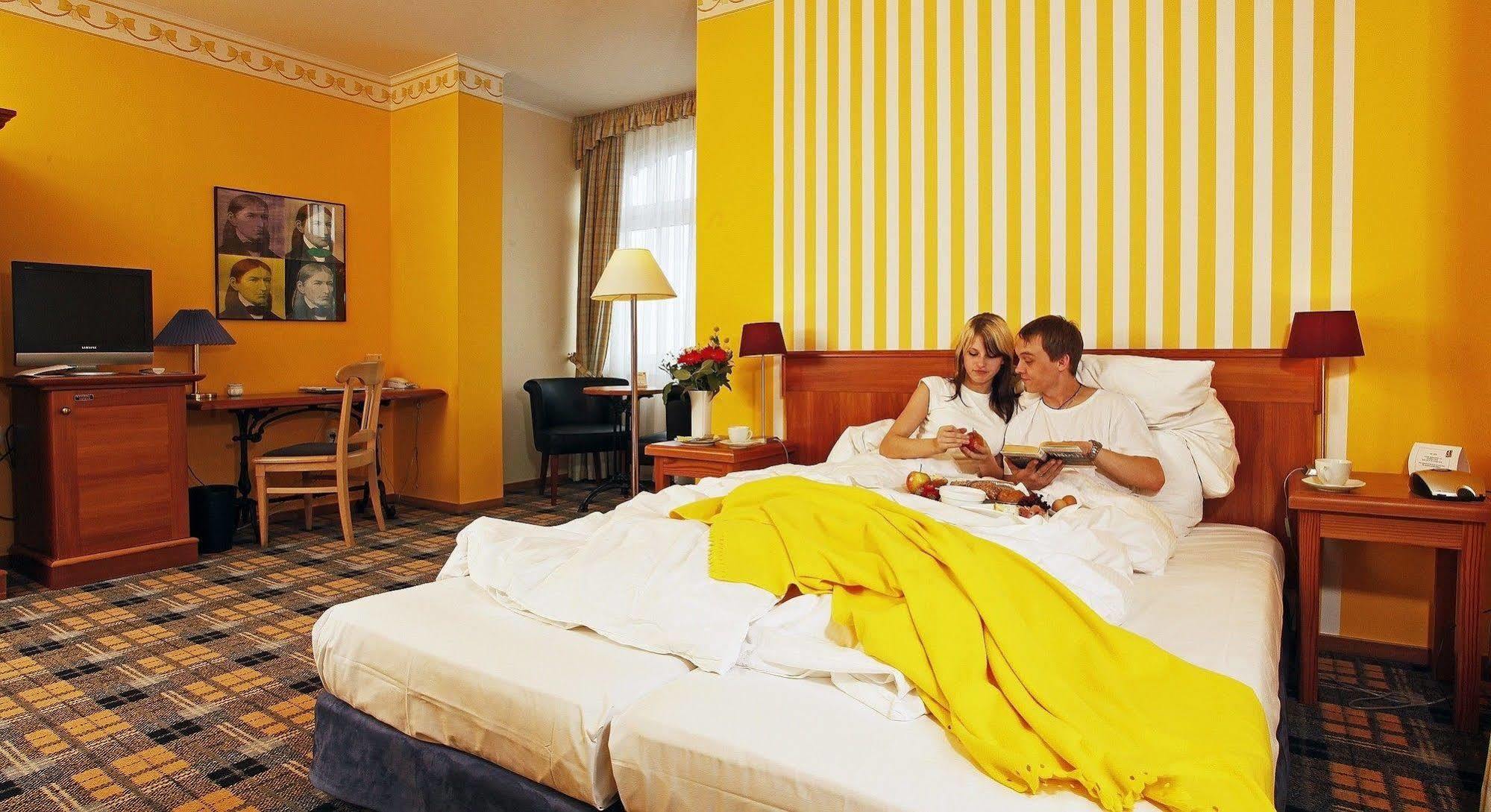 Hotel Schieferhof - Glaslust Neuhaus am Rennweg Bagian luar foto